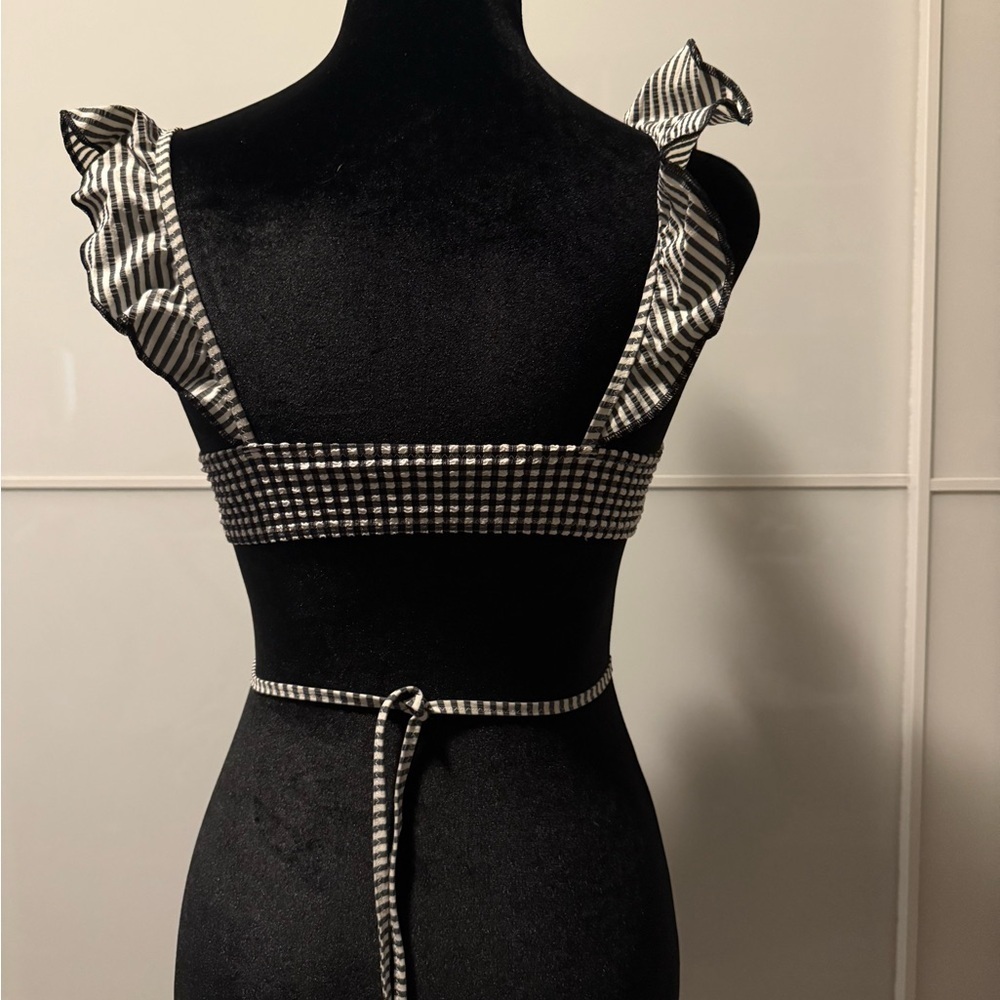💸CLEARANCE 4/$15💸 Arie Black and White Ruffled Bathing Suit Top - Picture 2 of 5